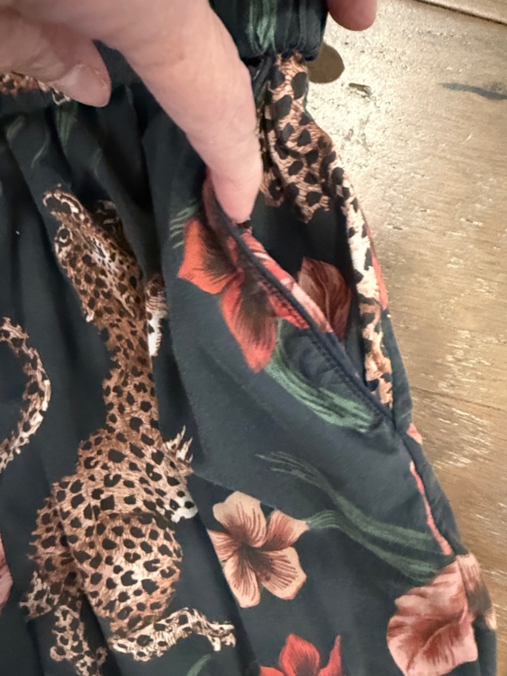 Desmond & Dempsey pajama set: Cami & Wide Leg Pants in Soleia Leopard/Floral SM - Picture 6 of 12